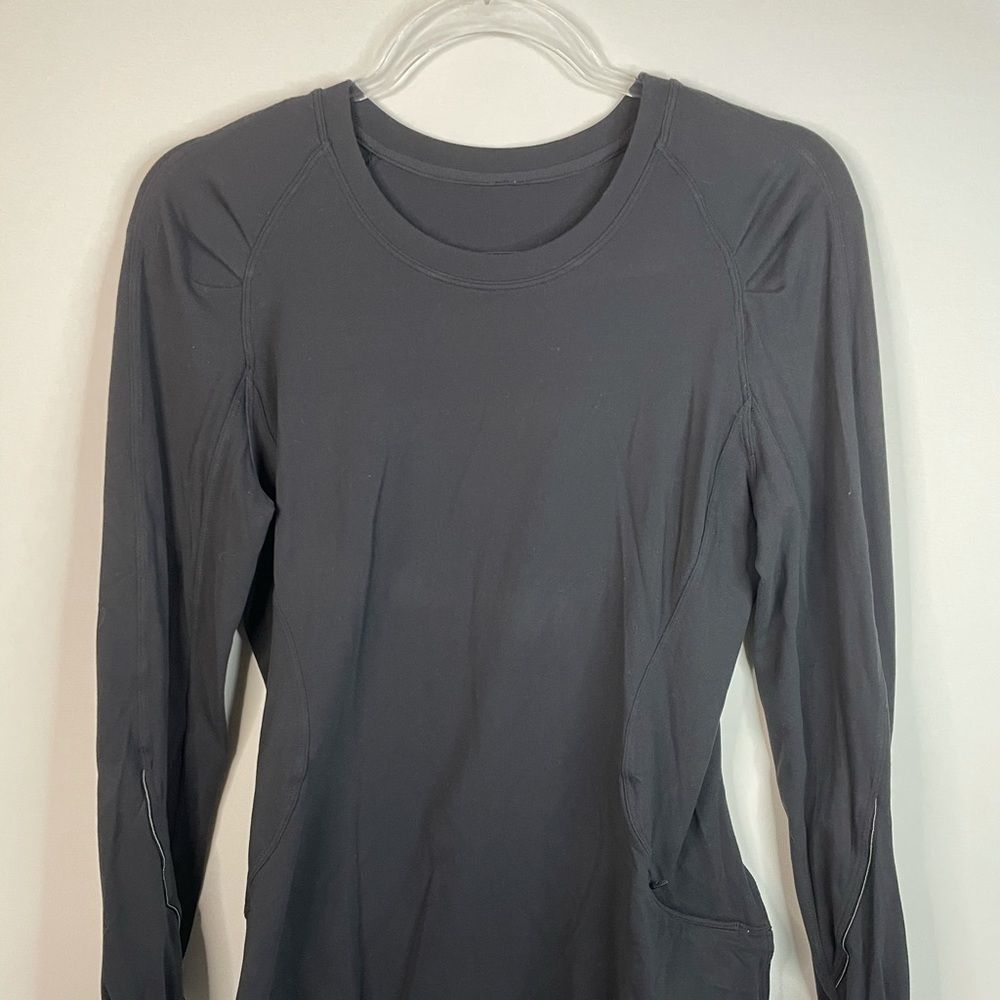Lululemon Solid Black Long Sleeve Crew Neck with Hand Warmers Size 8